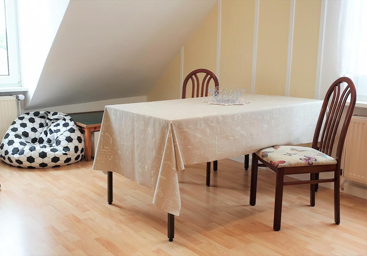 Apartment Bayreuth, Grosse Ferienwohnung Im Haus Mit Kunst, 3 Schlafzimmer, Kueche, Parkplatz المظهر الخارجي الصورة