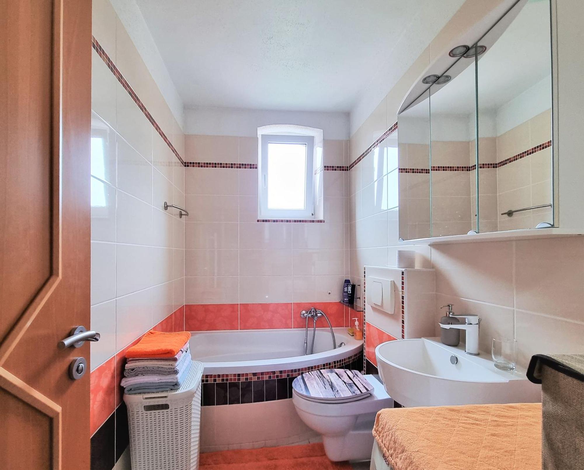 Apartment Bayreuth, Grosse Ferienwohnung Im Haus Mit Kunst, 3 Schlafzimmer, Kueche, Parkplatz المظهر الخارجي الصورة